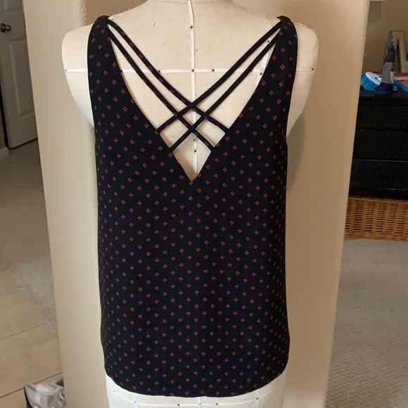 Express sleeveless top - Picture 4 of 6